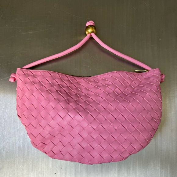 Bottega Veneta Medium Turn Pouch in Pink - Picture 3 of 8